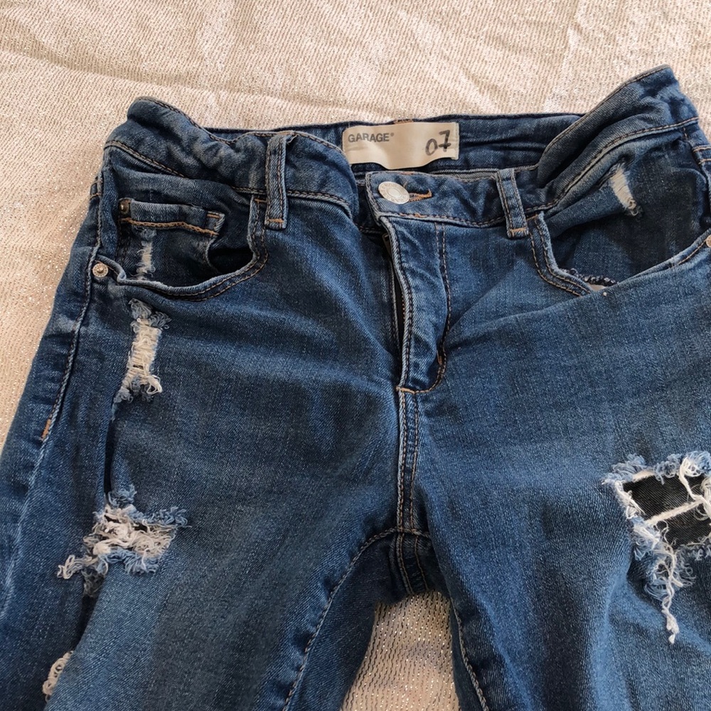 🍉 3/$15 Distressed garage size 7 jeans